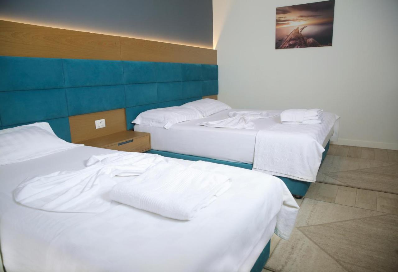 Domus Hotel & Apartments Shëngjin Екстериор снимка