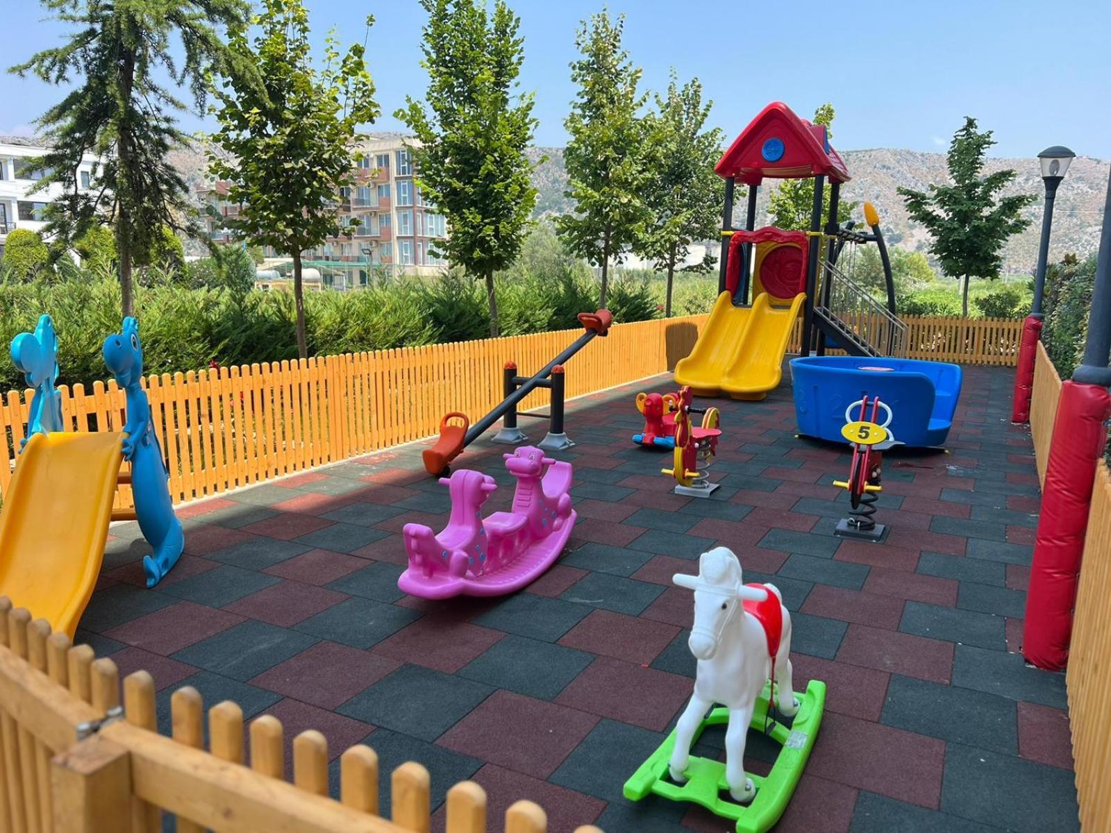 Domus Hotel & Apartments Shëngjin Екстериор снимка