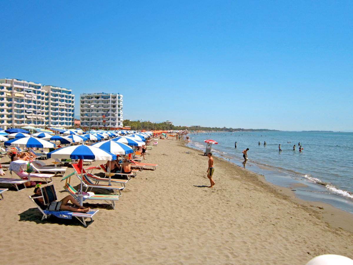Domus Hotel & Apartments Shëngjin Екстериор снимка